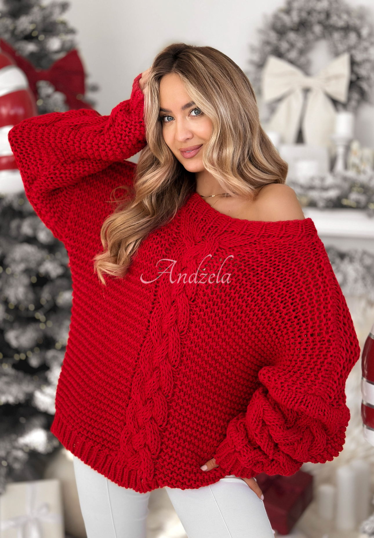 Oversize sweater decoratively braided with wool White Season red