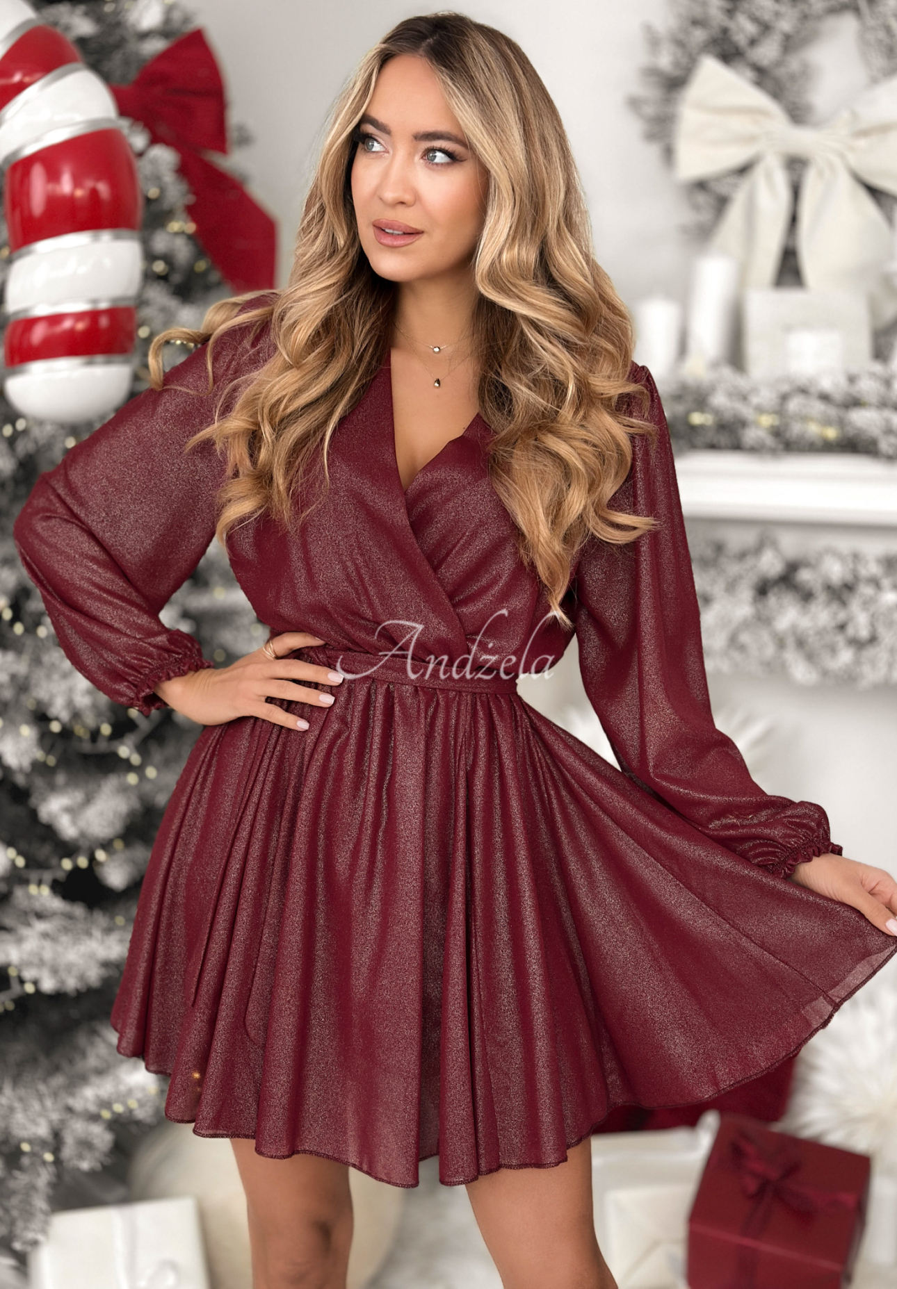 Błyszcząca sukienka mini z paskiem Never Texted Back burgundowa