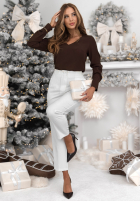 Bluzka z dekoltem Simple Is Beautiful czekoladowa