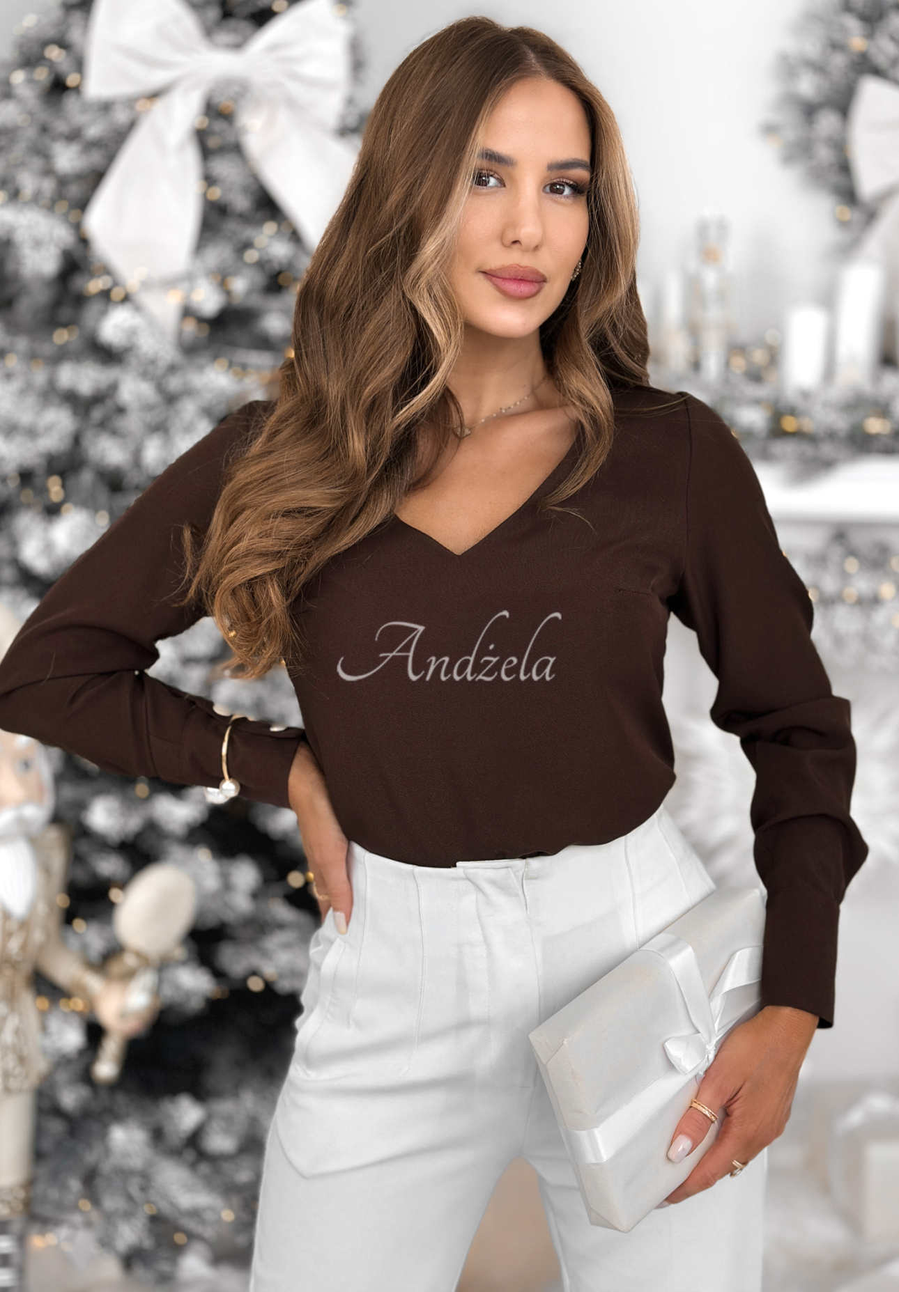 Simple Is Beautiful neckline blouse in chocolate