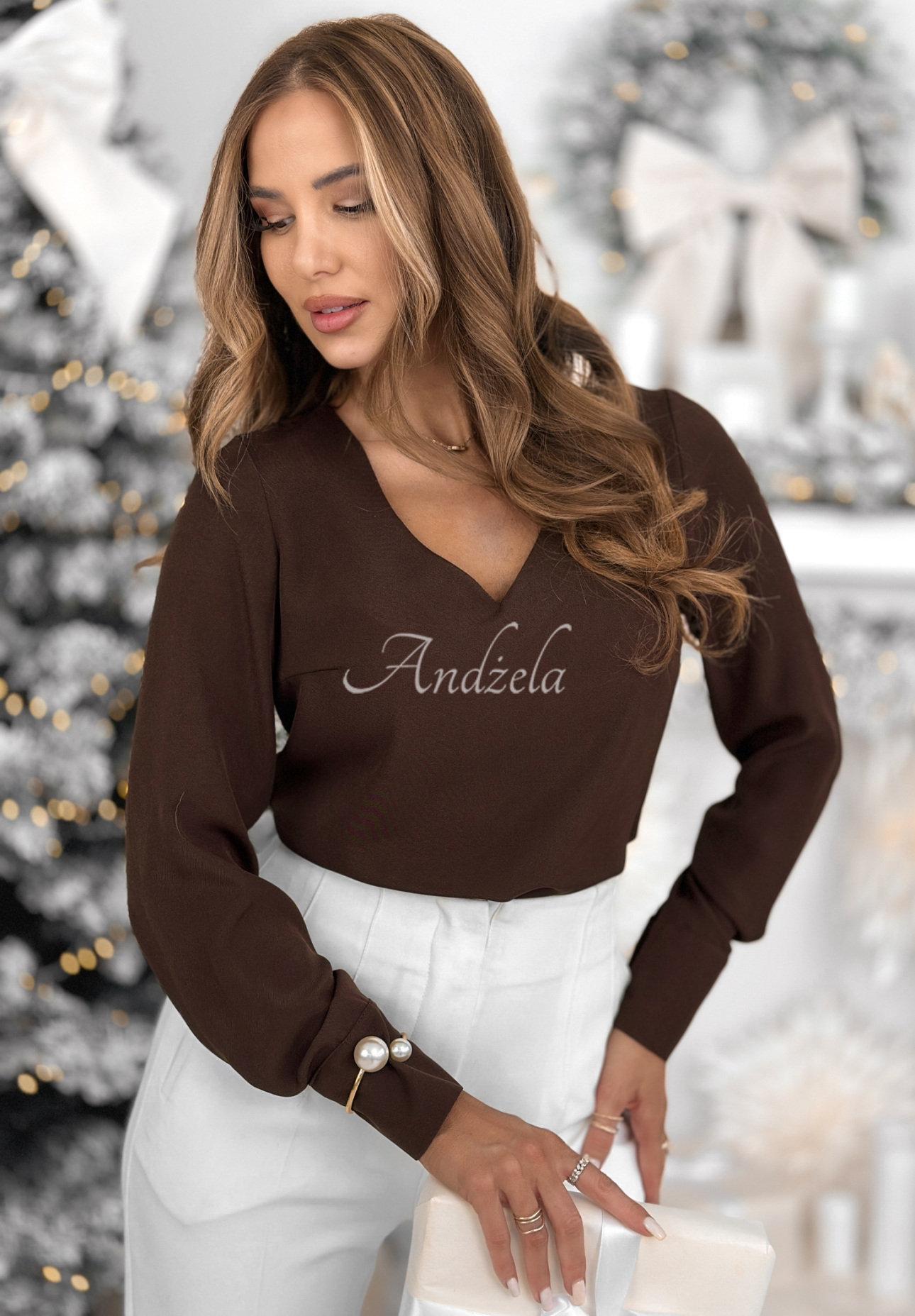 Simple Is Beautiful neckline blouse in chocolate