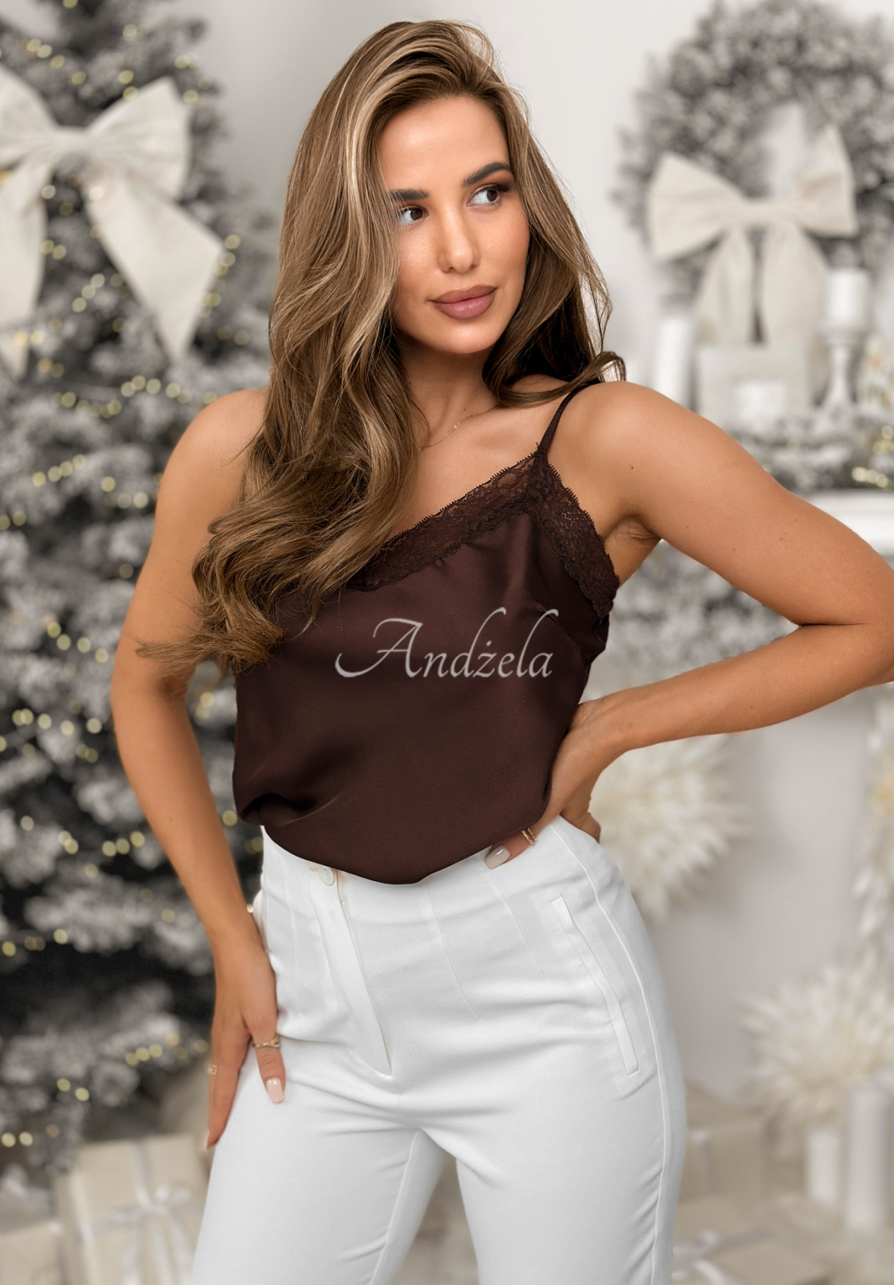 Satynowy top na ramiączkach z koronką Unsaid Words czekoladowy