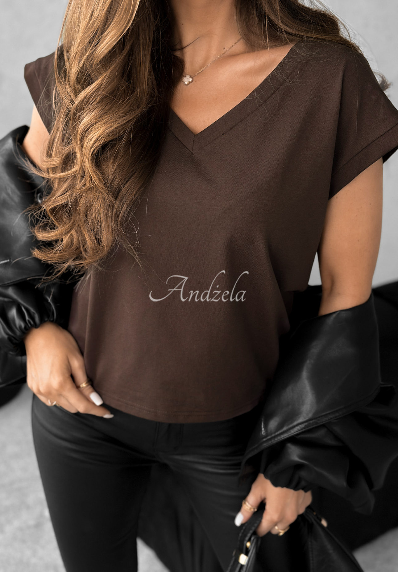 Bawełniany T-shirt V-neck czekoladowy