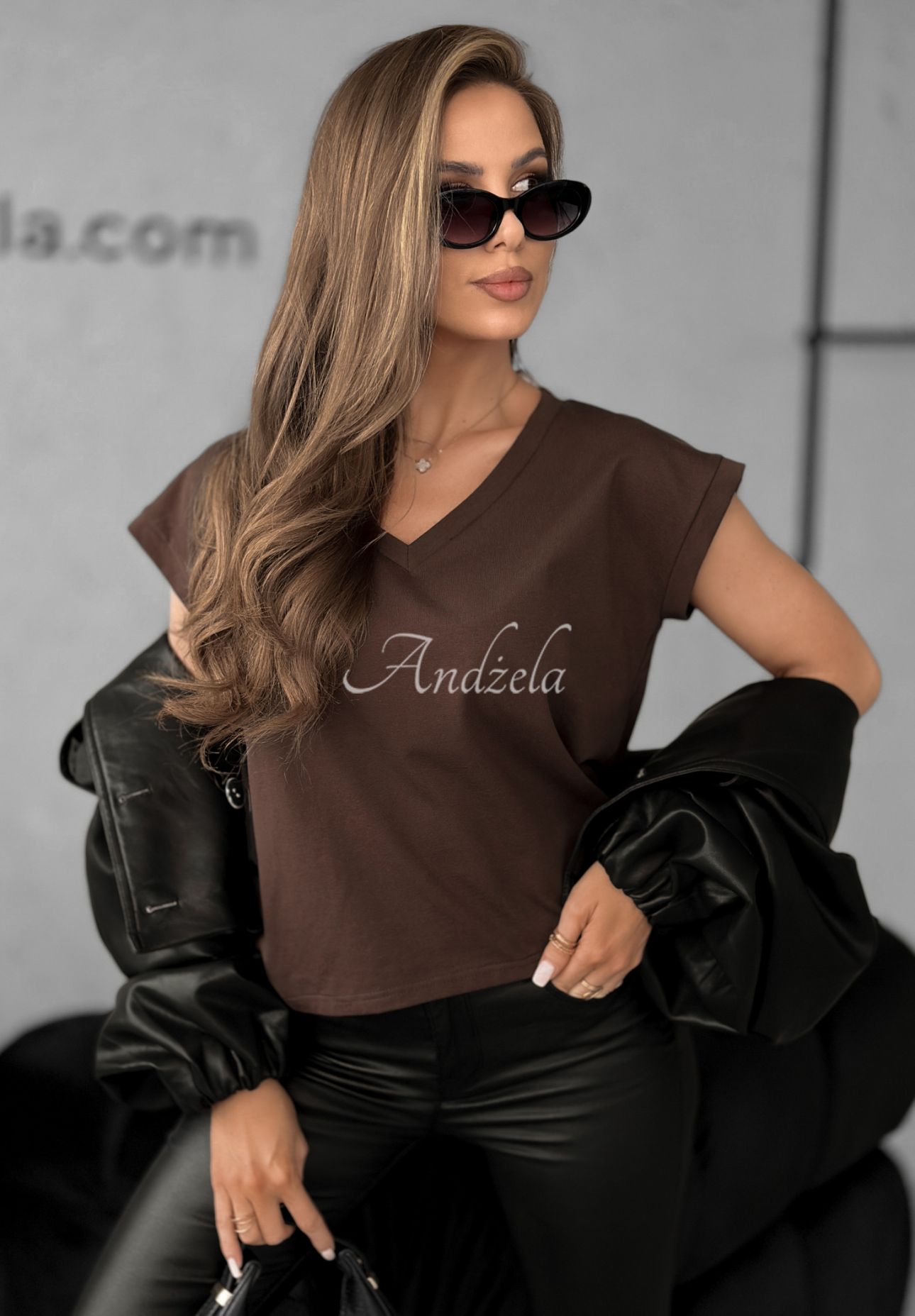 Bawełniany T-shirt V-neck czekoladowy