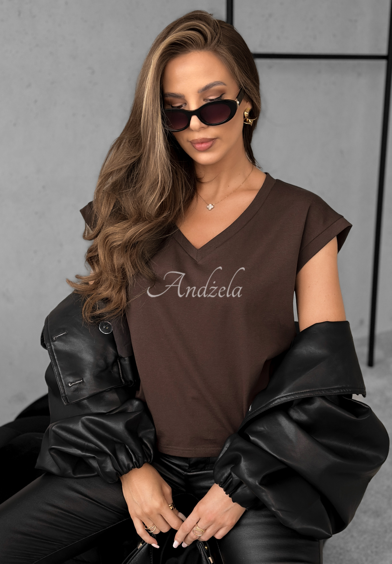 Bawełniany T-shirt V-neck czekoladowy