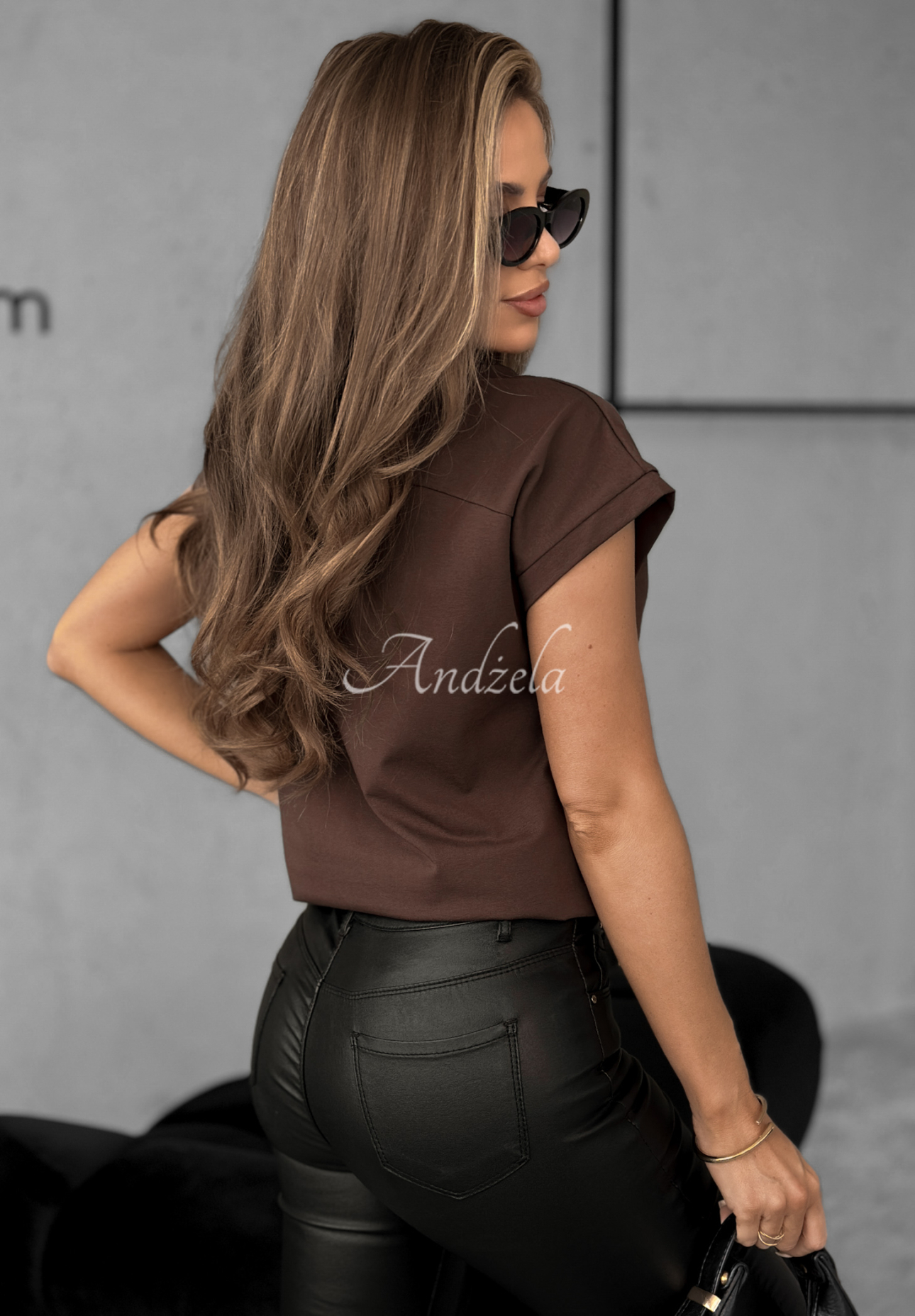 Bawełniany T-shirt V-neck czekoladowy