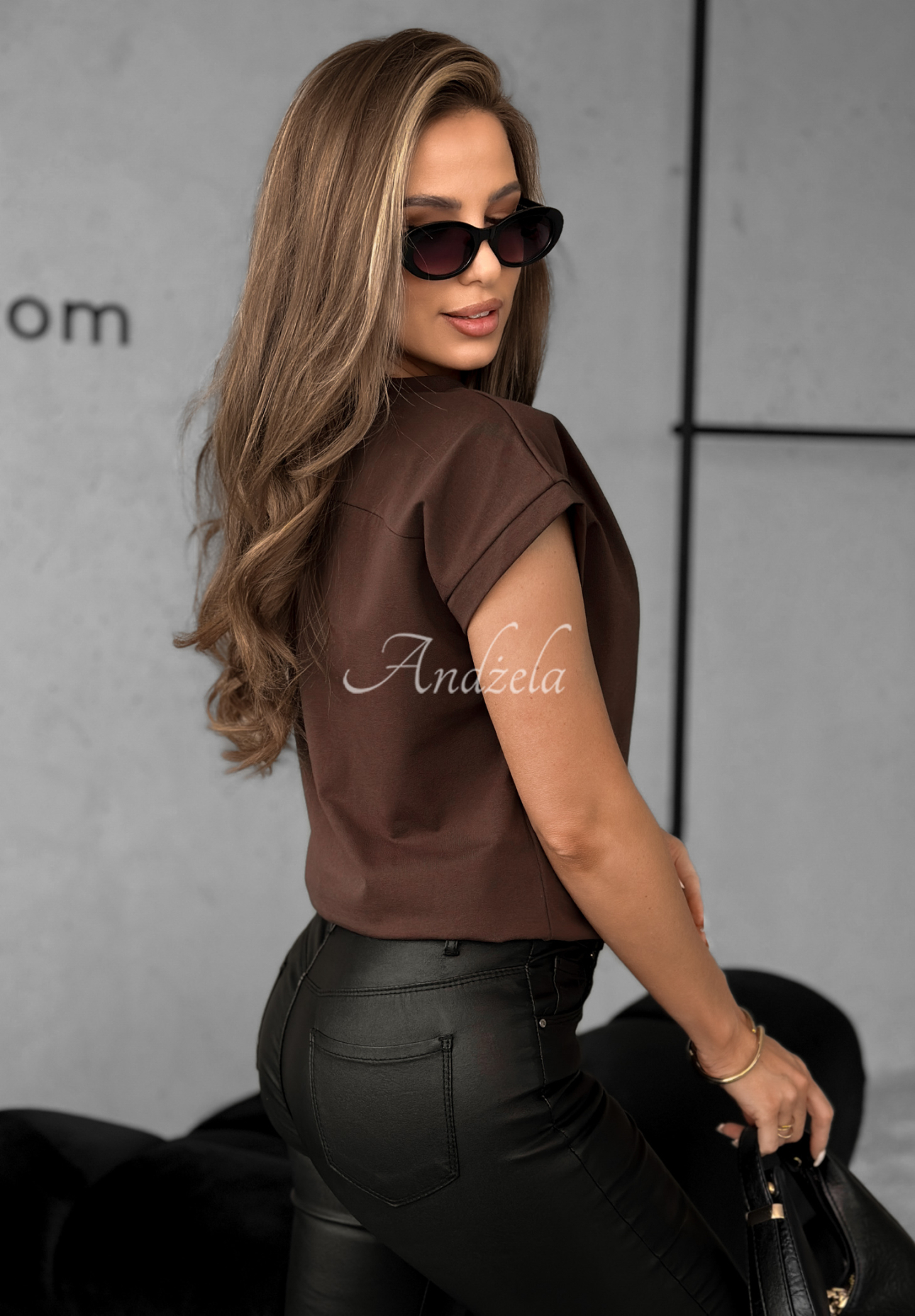 Bawełniany T-shirt V-neck czekoladowy