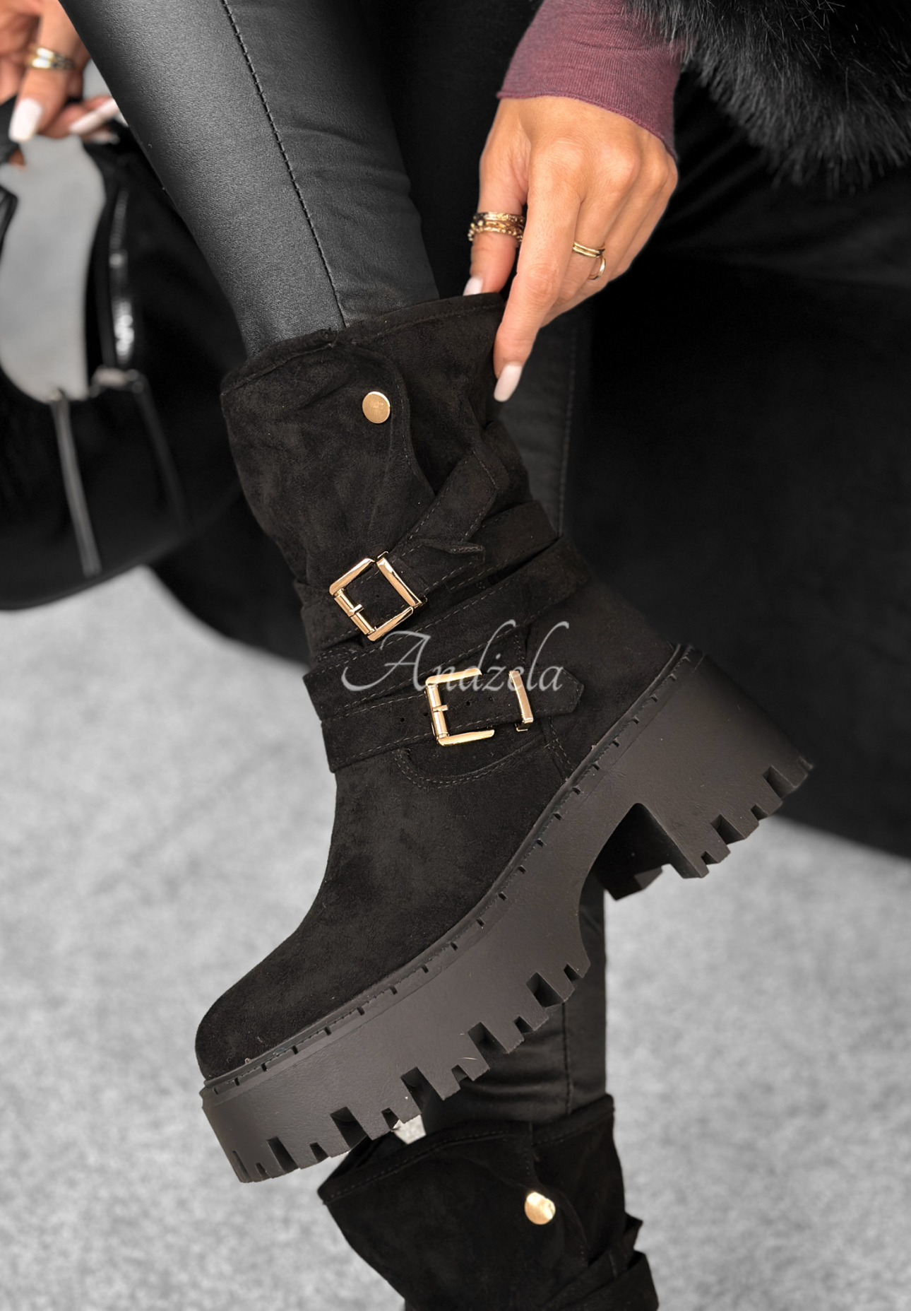 Suede boots with buckles Coldest Months black
