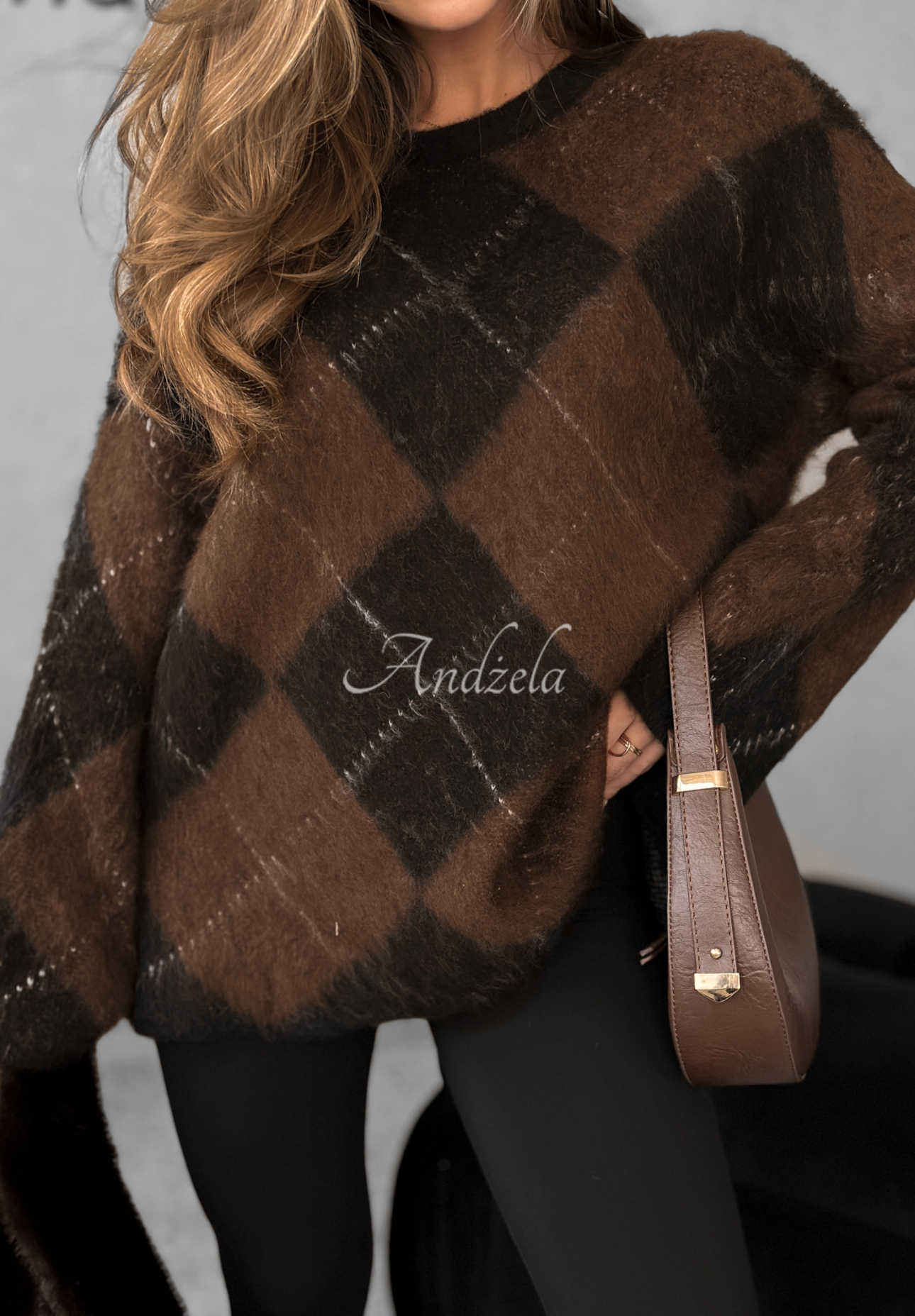 Sweter w romby z wełną i wiskozą Winter Things czekoladowo-czarny