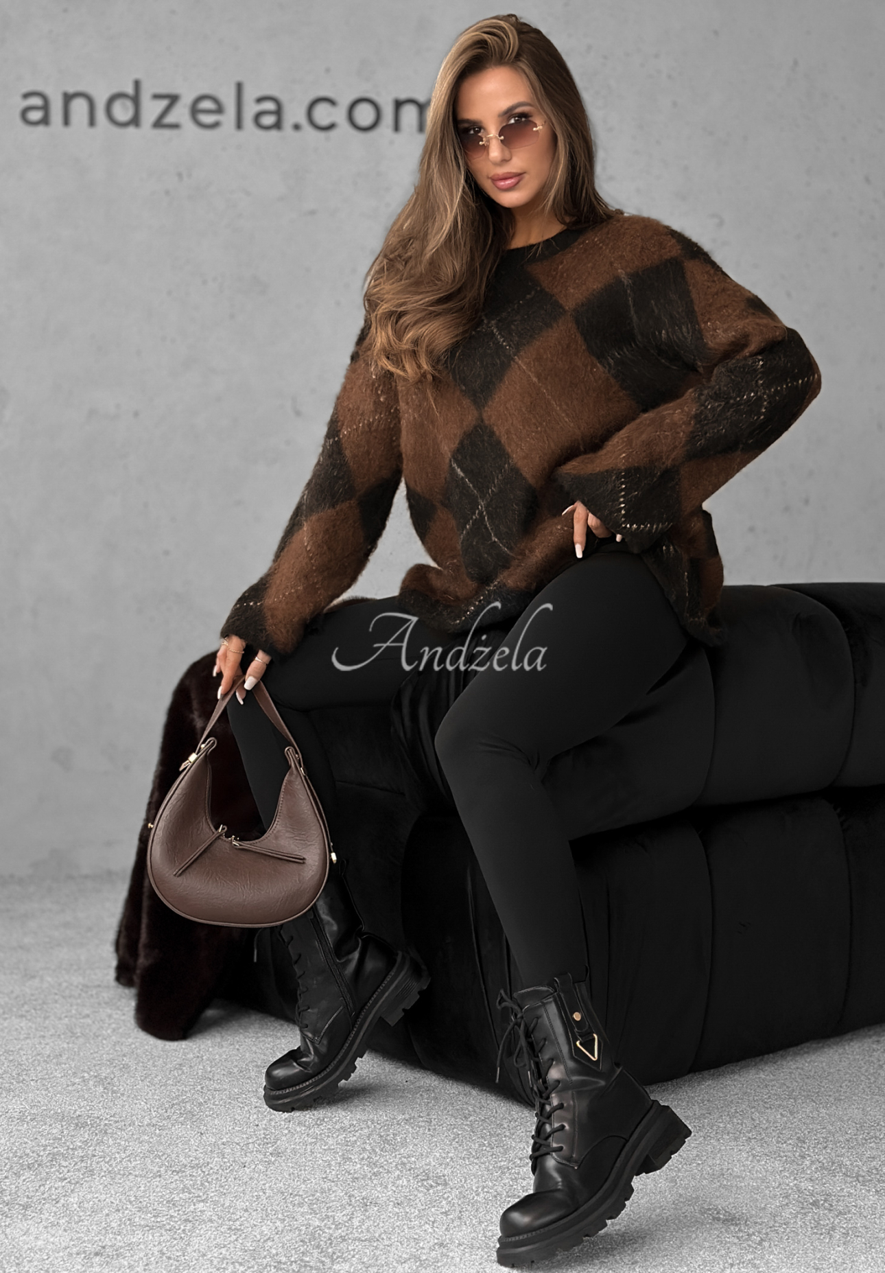 Sweter w romby z wełną i wiskozą Winter Things czekoladowo-czarny