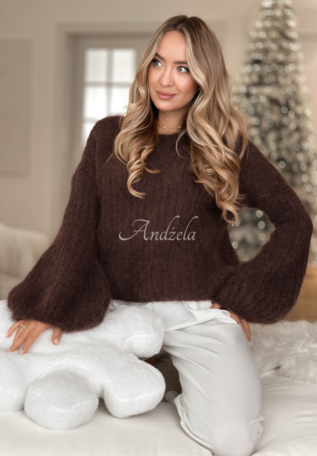 Miękki moherowy sweterek z szerokimi rękawami Cotton Candy czekoladowy