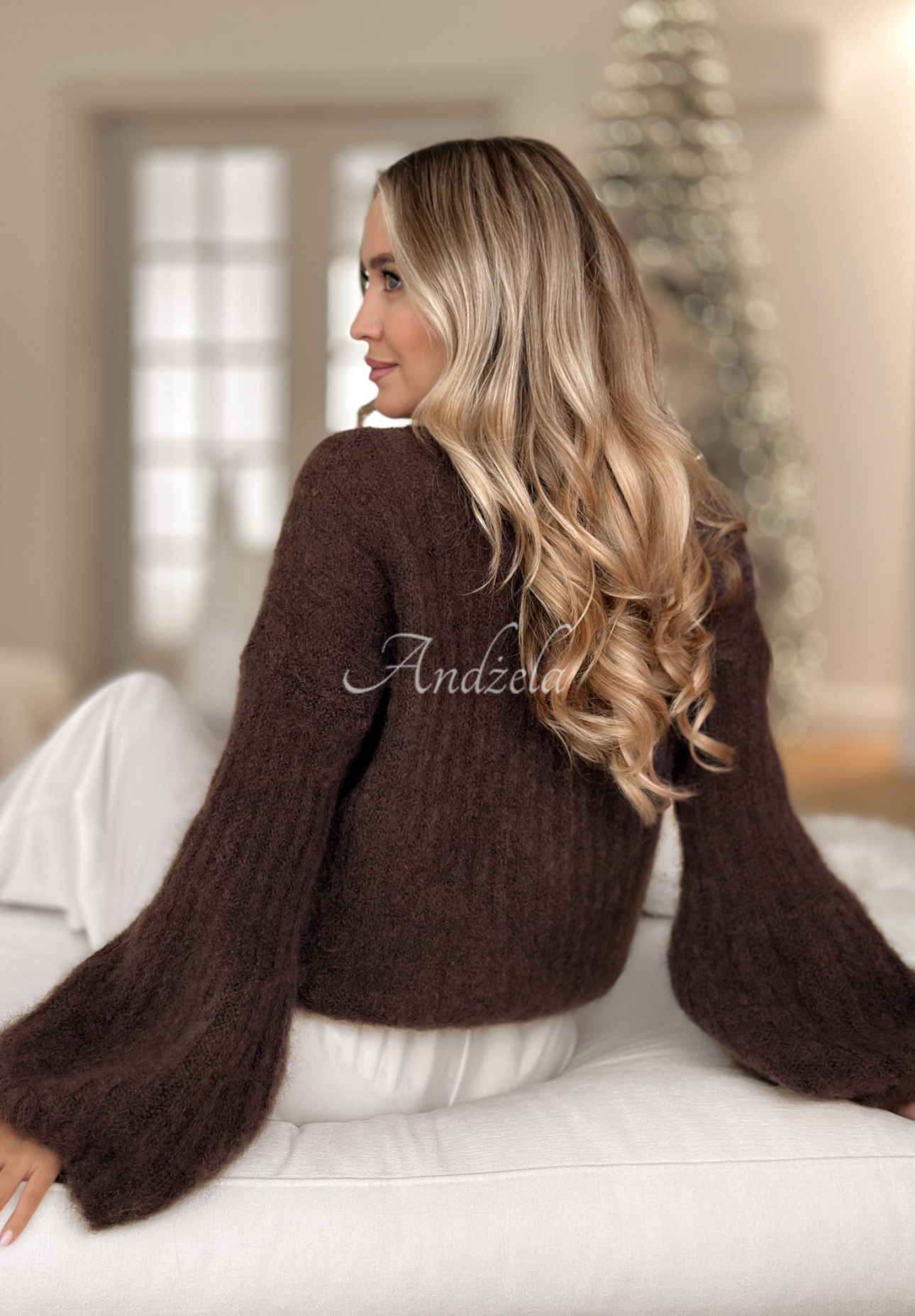 Miękki moherowy sweterek z szerokimi rękawami Cotton Candy czekoladowy