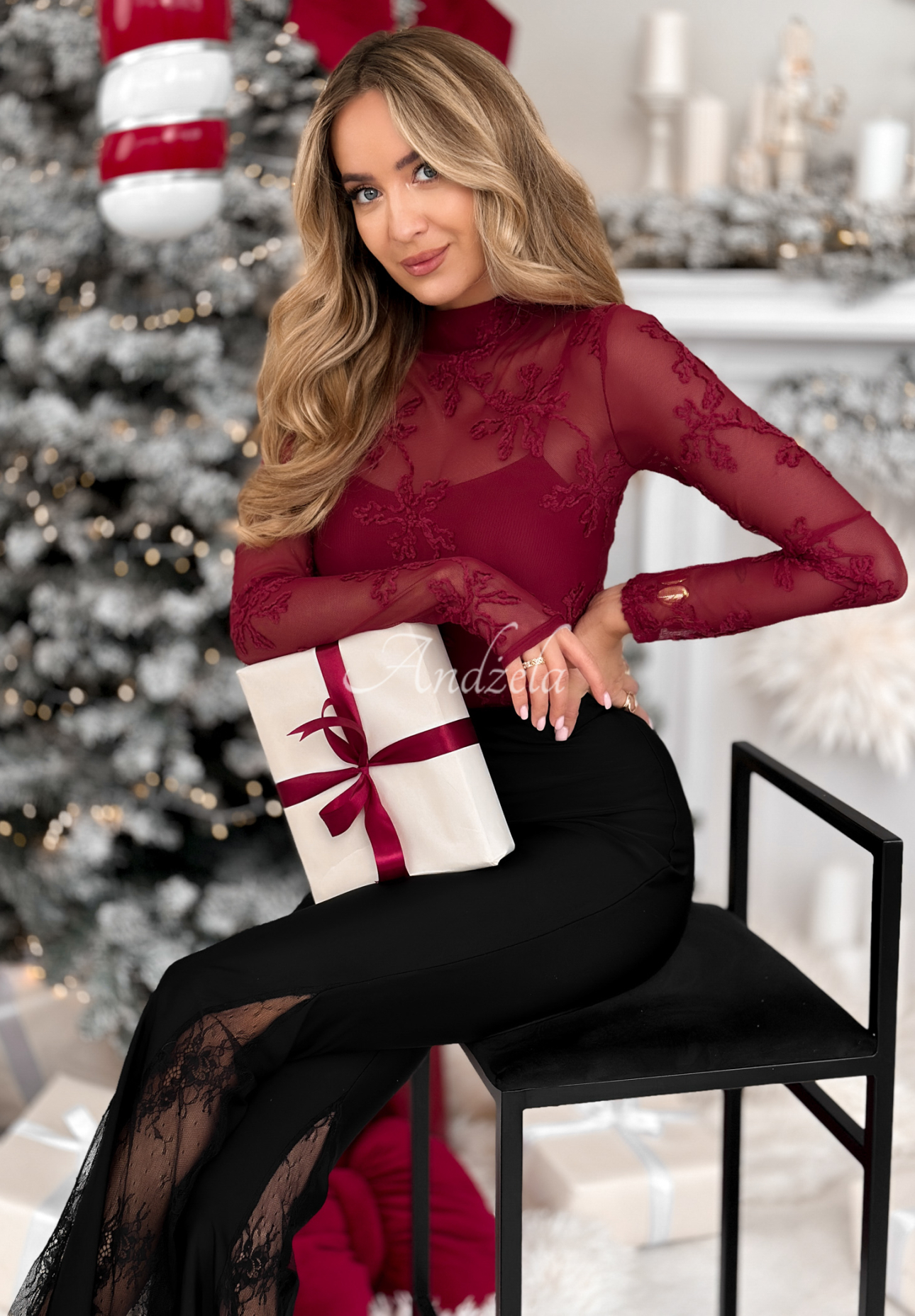 Siateczkowa bluzka z haftami Go On A Date czerwona