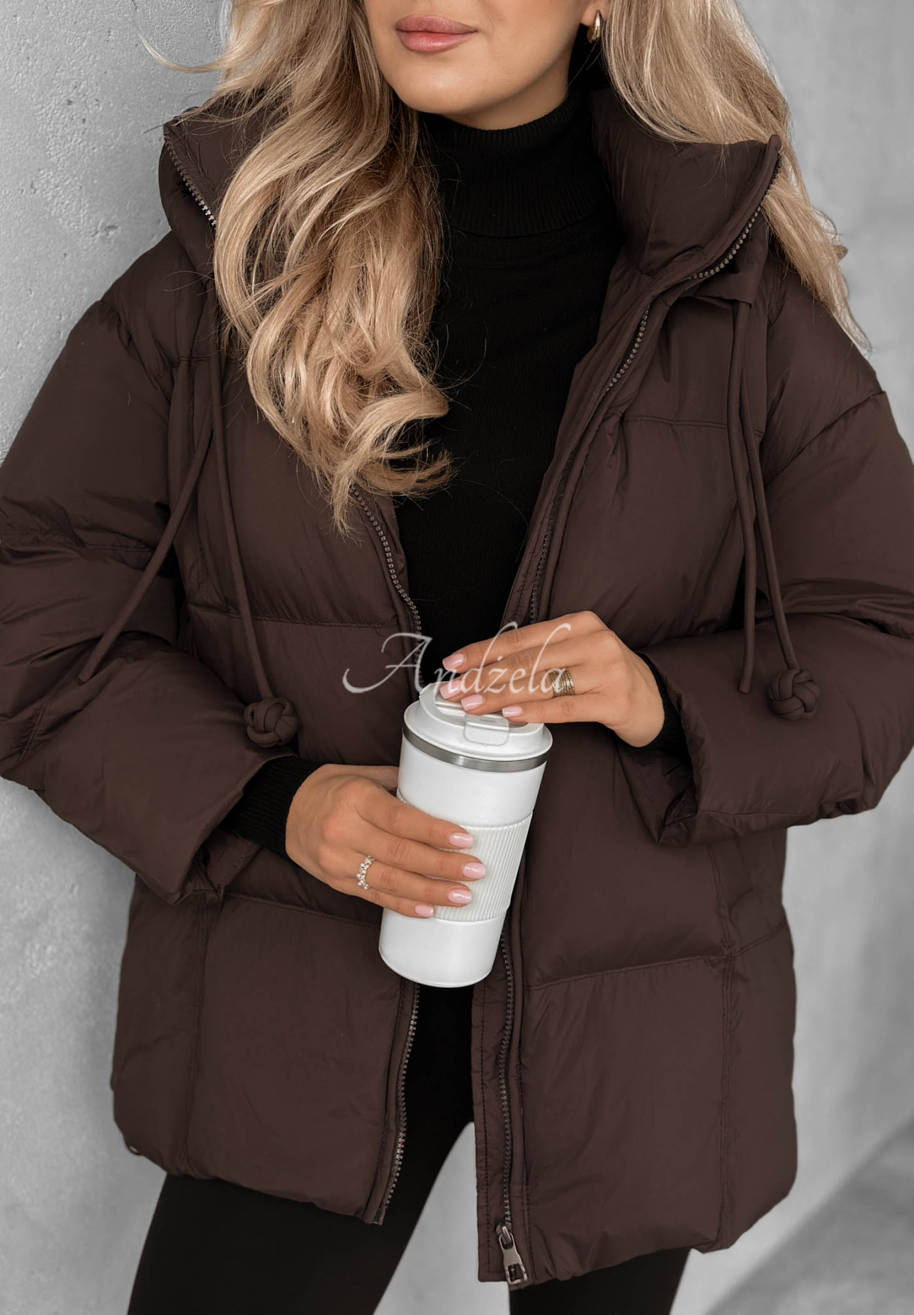 Puchowa kurtka z kapturem The Best Way czekoladowa