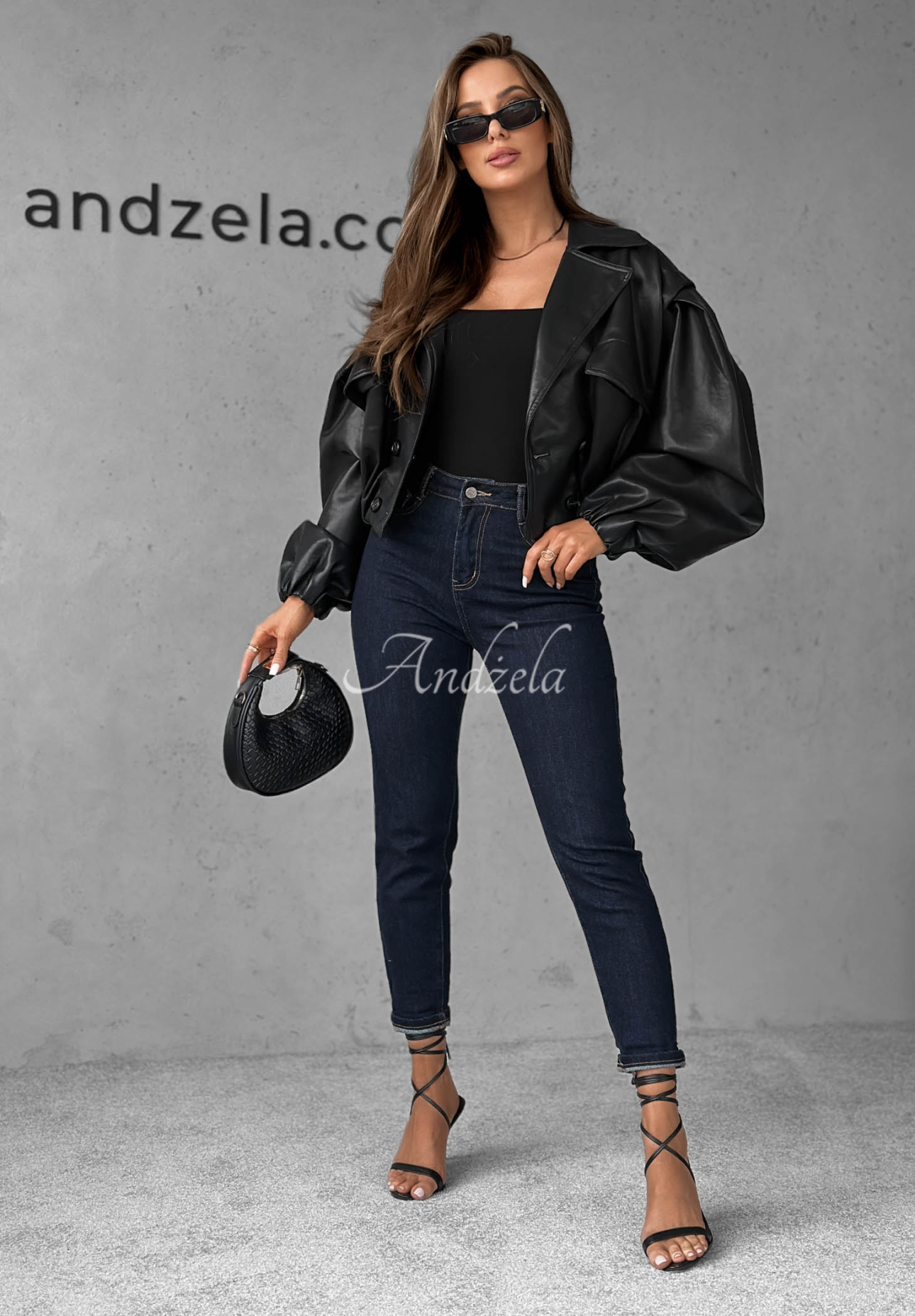 Spodnie jeansowe mom fit z paskiem Let’s Not Talk granatowe