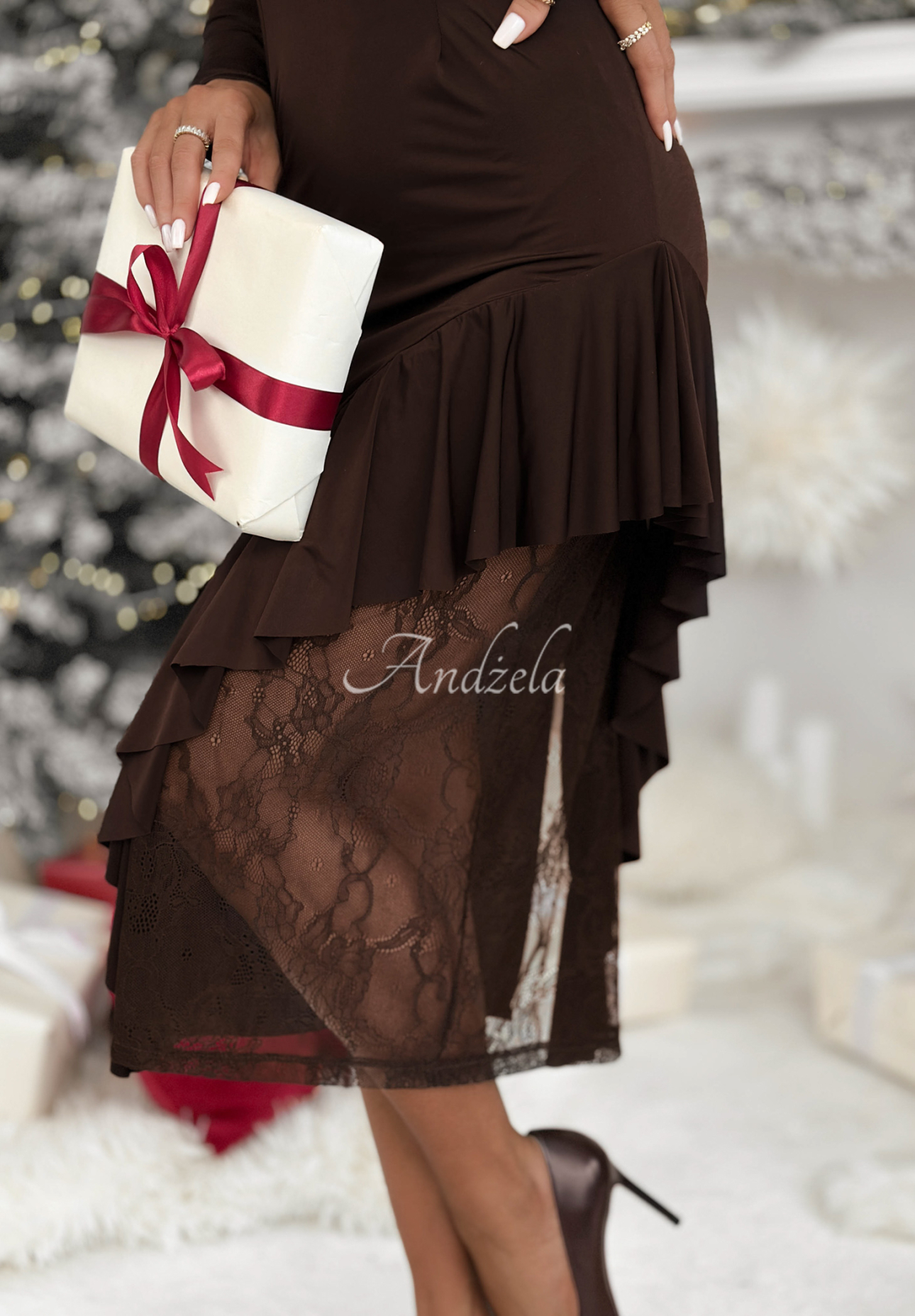 Midi dress with lace and ruffle Lost With You chocolate