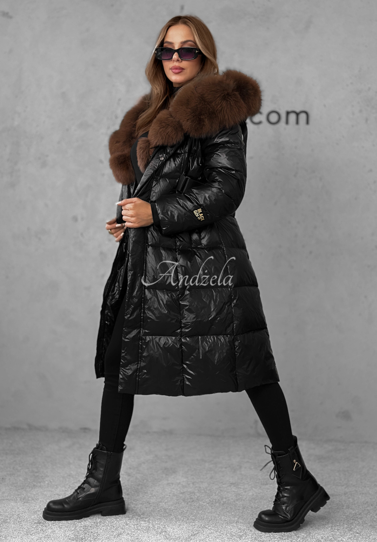 Długa puchowa kurtka z futerkiem Winter Time czarna