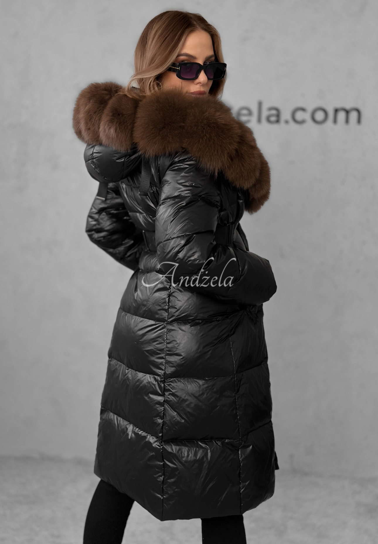 Długa puchowa kurtka z futerkiem Winter Time czarna