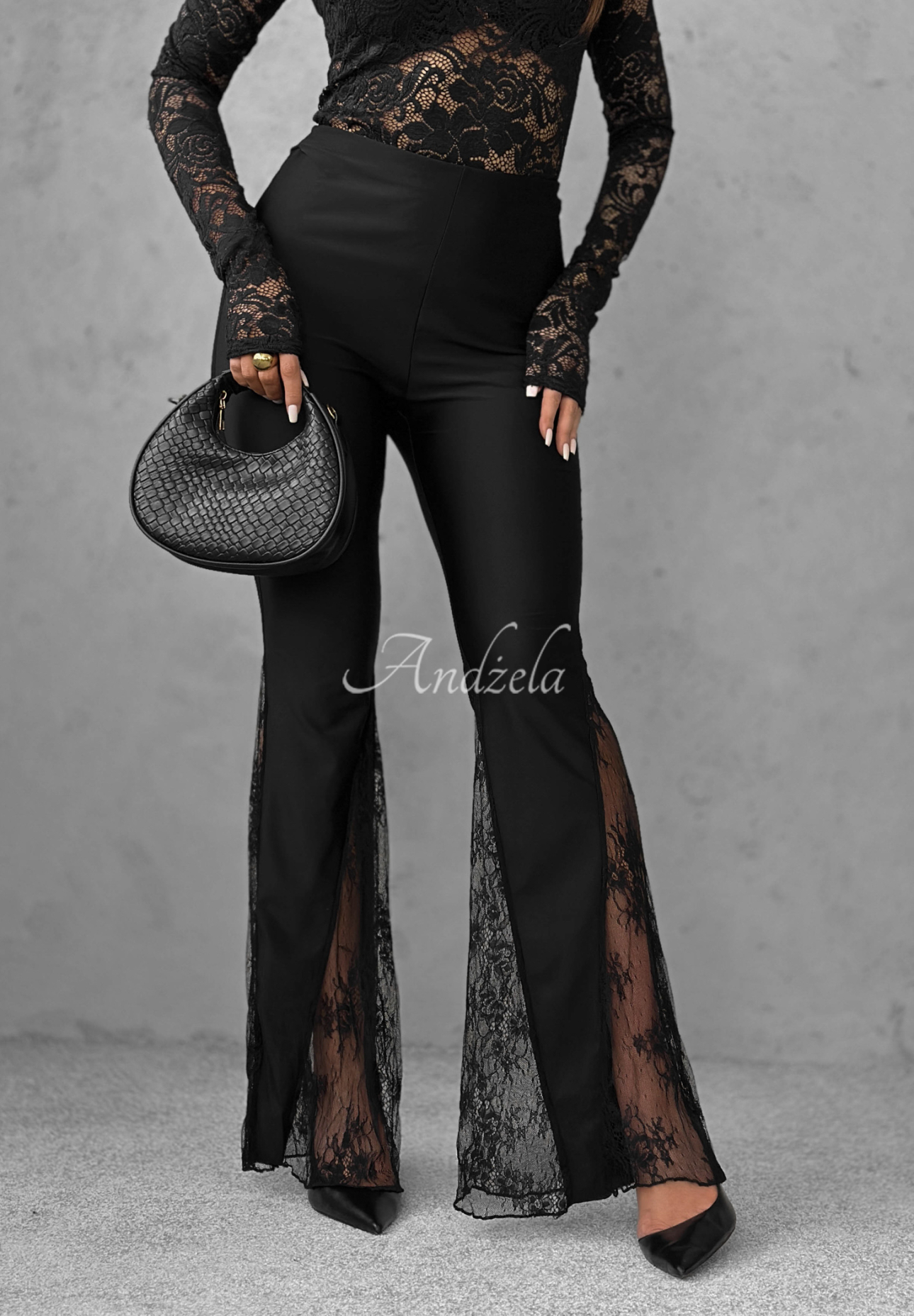 Materiałowe spodnie dzwony z koronką Compliment Me czarne