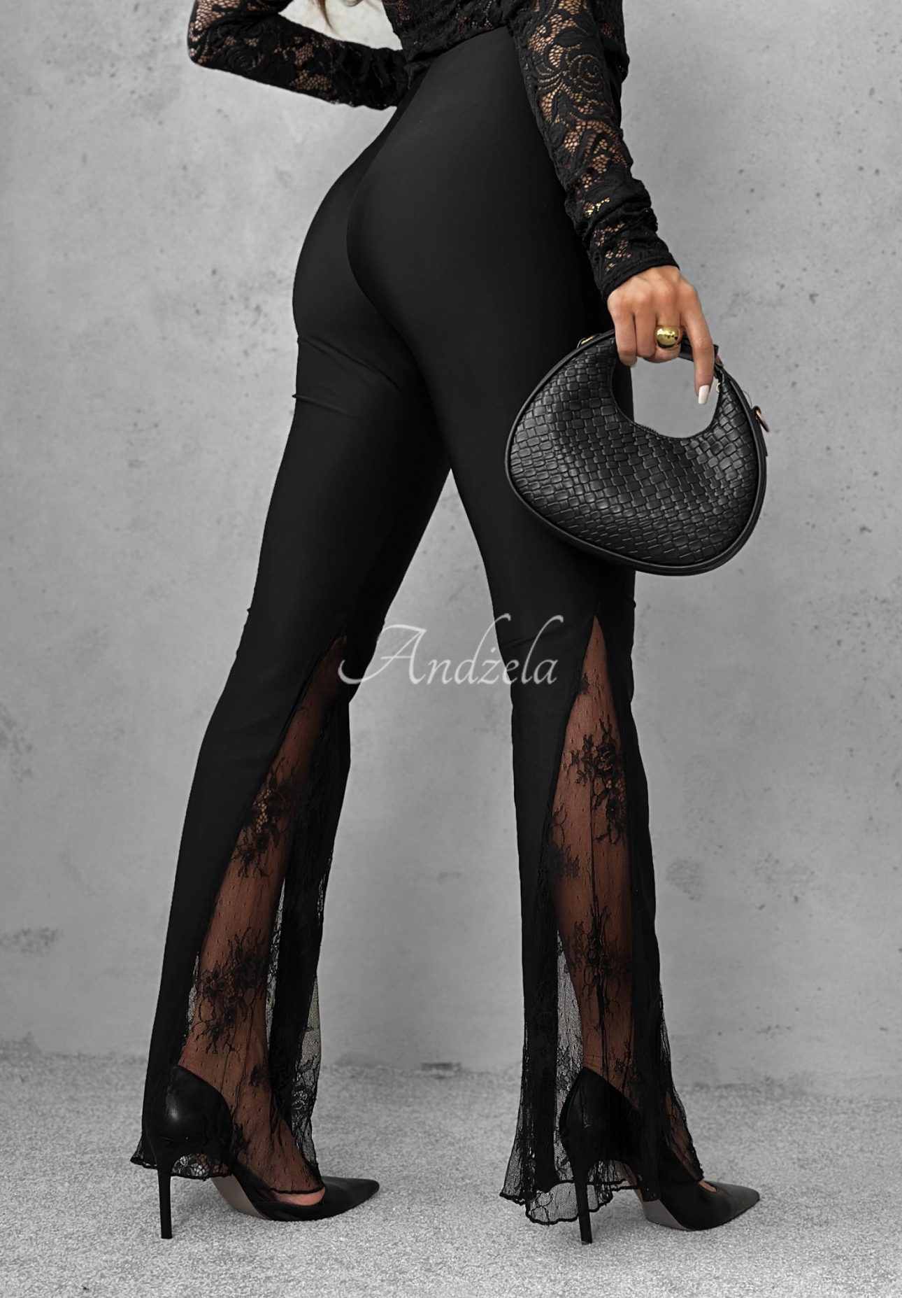 Materiałowe spodnie dzwony z koronką Compliment Me czarne