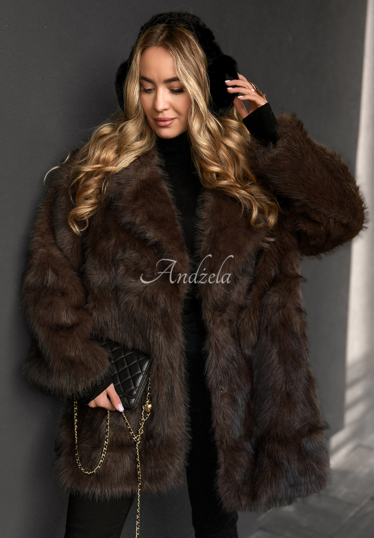 Płaszcz futerko z kołnierzem Chestnut Hill czekoladowy