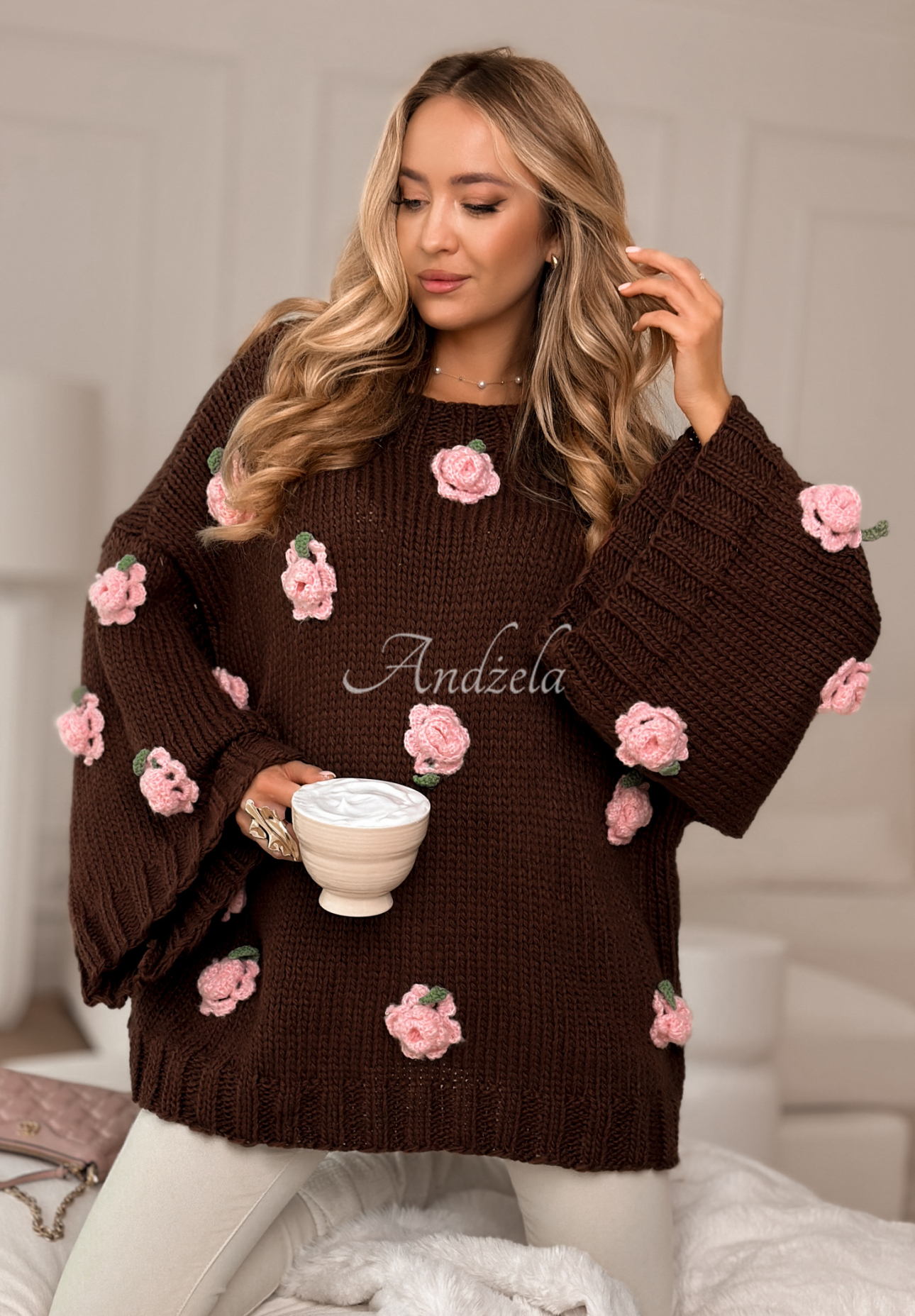 Sweater with wide sleeves in roses Sweet Little Roses chocolate
