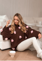 Sweter z szerokimi rękawami w różyczki Sweet Little Roses czekoladowy