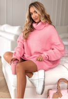 Dzianinowa sukienka z golfem New In Town różowa