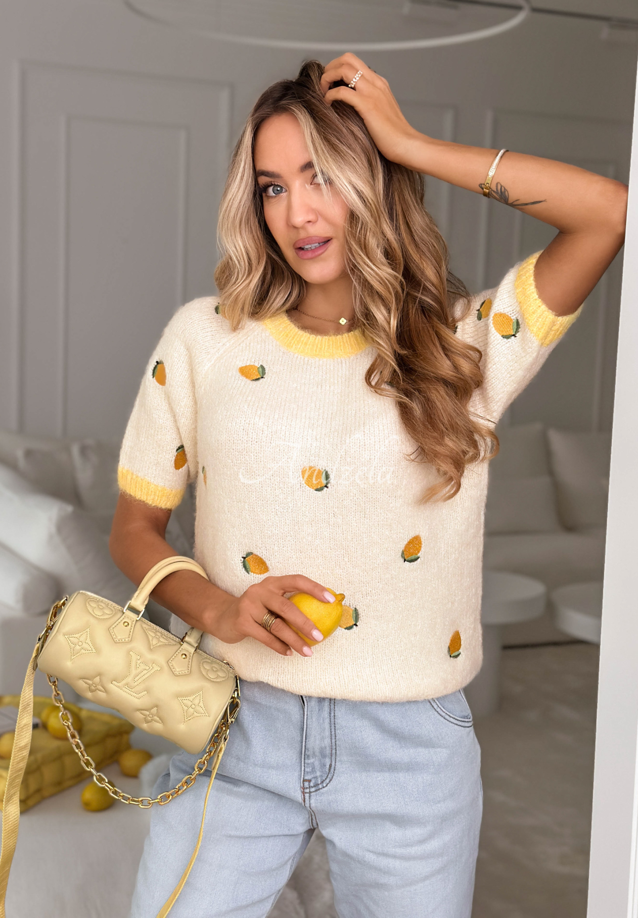 Miękki sweter w cytrynki z wiskozą Summer Fruits biało-żółty