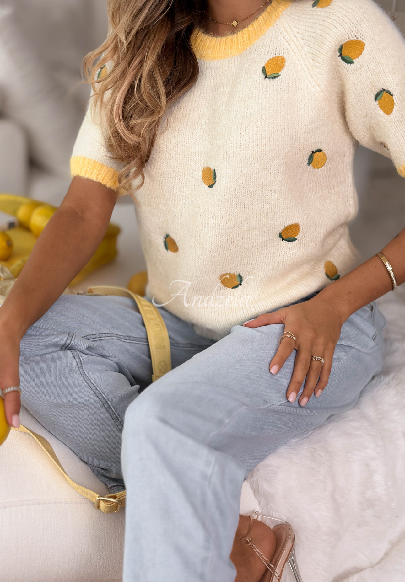 Miękki sweter w cytrynki z wiskozą Summer Fruits biało-żółty