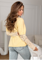 Lekki sweter z koronką Sun Springs żółty