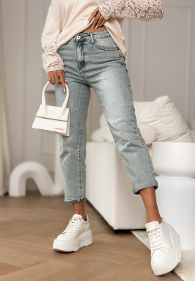 Spodnie jeansowe mom fit z paskiem Before I Go jasnoniebieskie