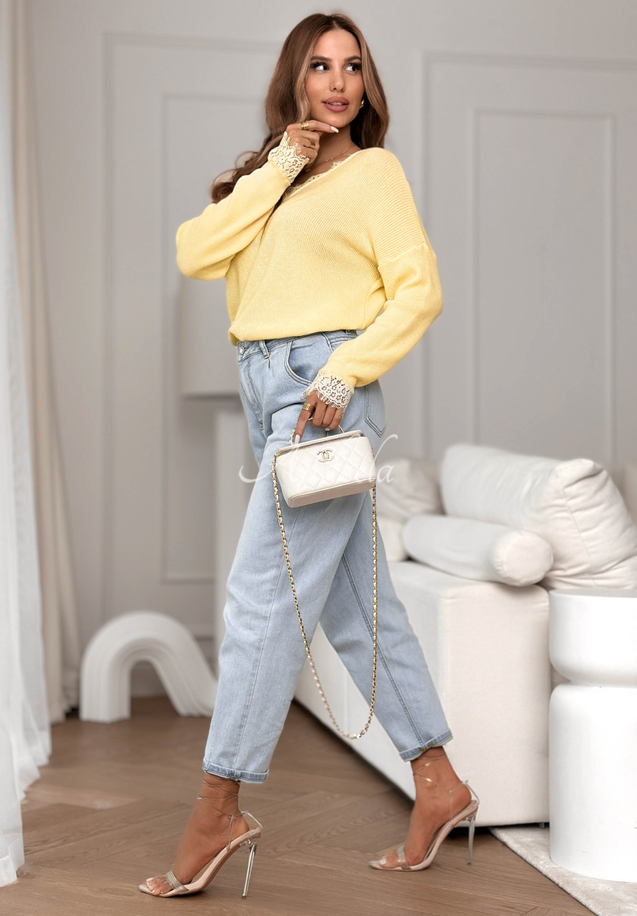 Lekki sweter z wiskozy z koronką Till April żółty