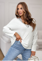 Lekki sweter z dekoltem i koronką Cozy Cloud biały