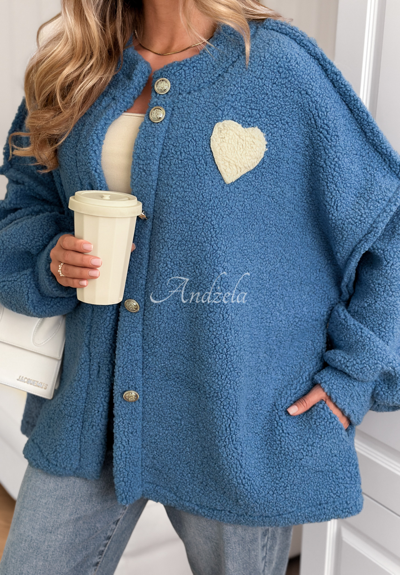 Krótka kurtka sherpa kożuszek April Feels niebieska