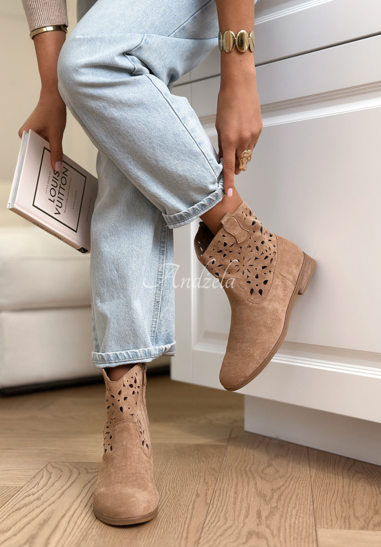 Zamszowe ażurowe botki Good Times Roll beżowe