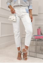 Spodnie jeansowe mom fit z naszywkami Just Be Kind białe