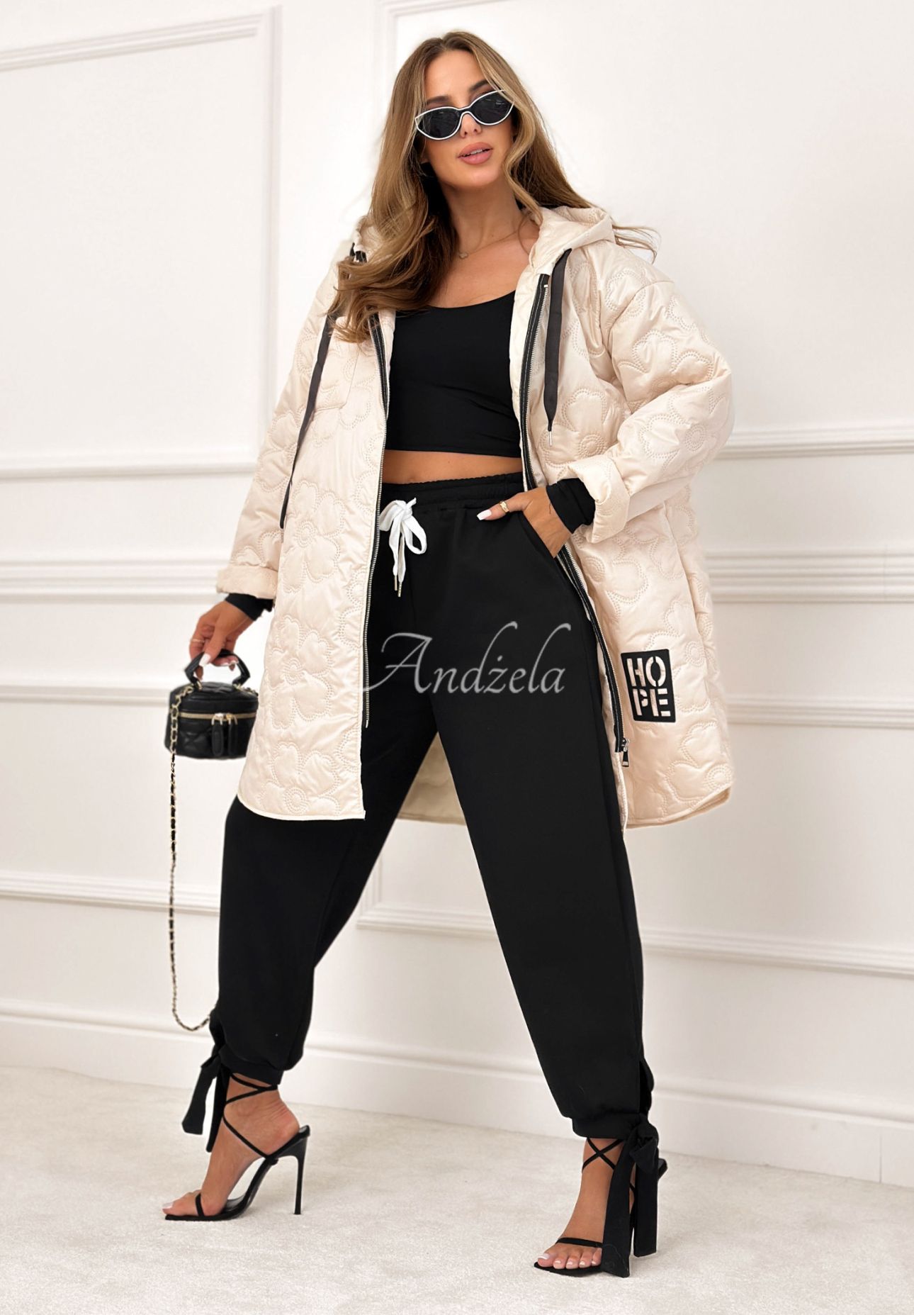 Długa pikowana kurtka z kapturem For The Season beżowa