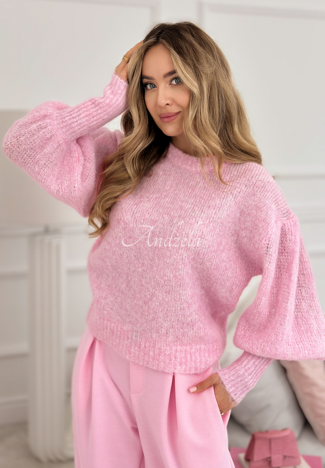Soft sweater with puff sleeves and Colorful Clouds wool in powder pink