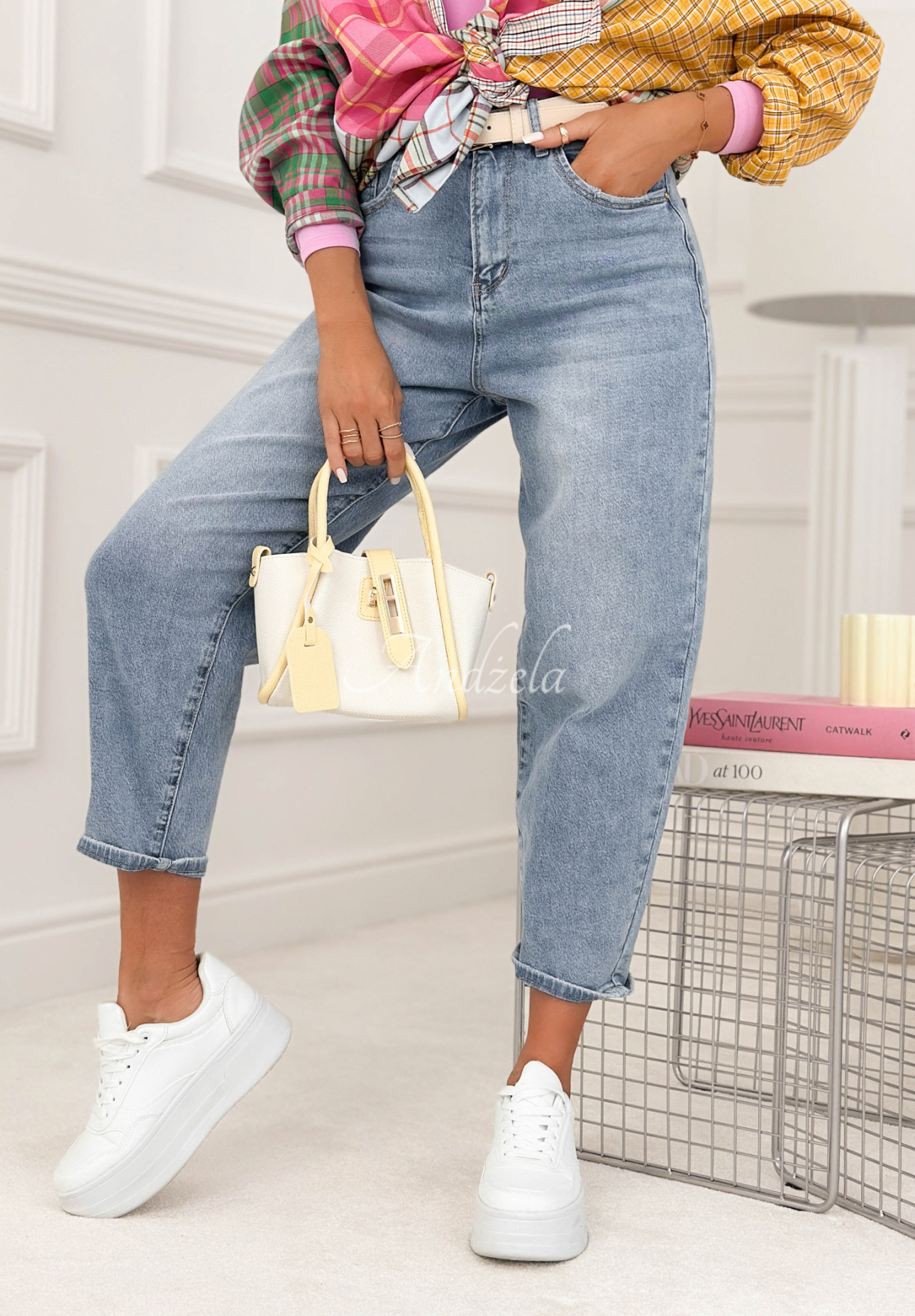 Spodnie jeansowe mom fit z paskiem I Said Enough niebieskie