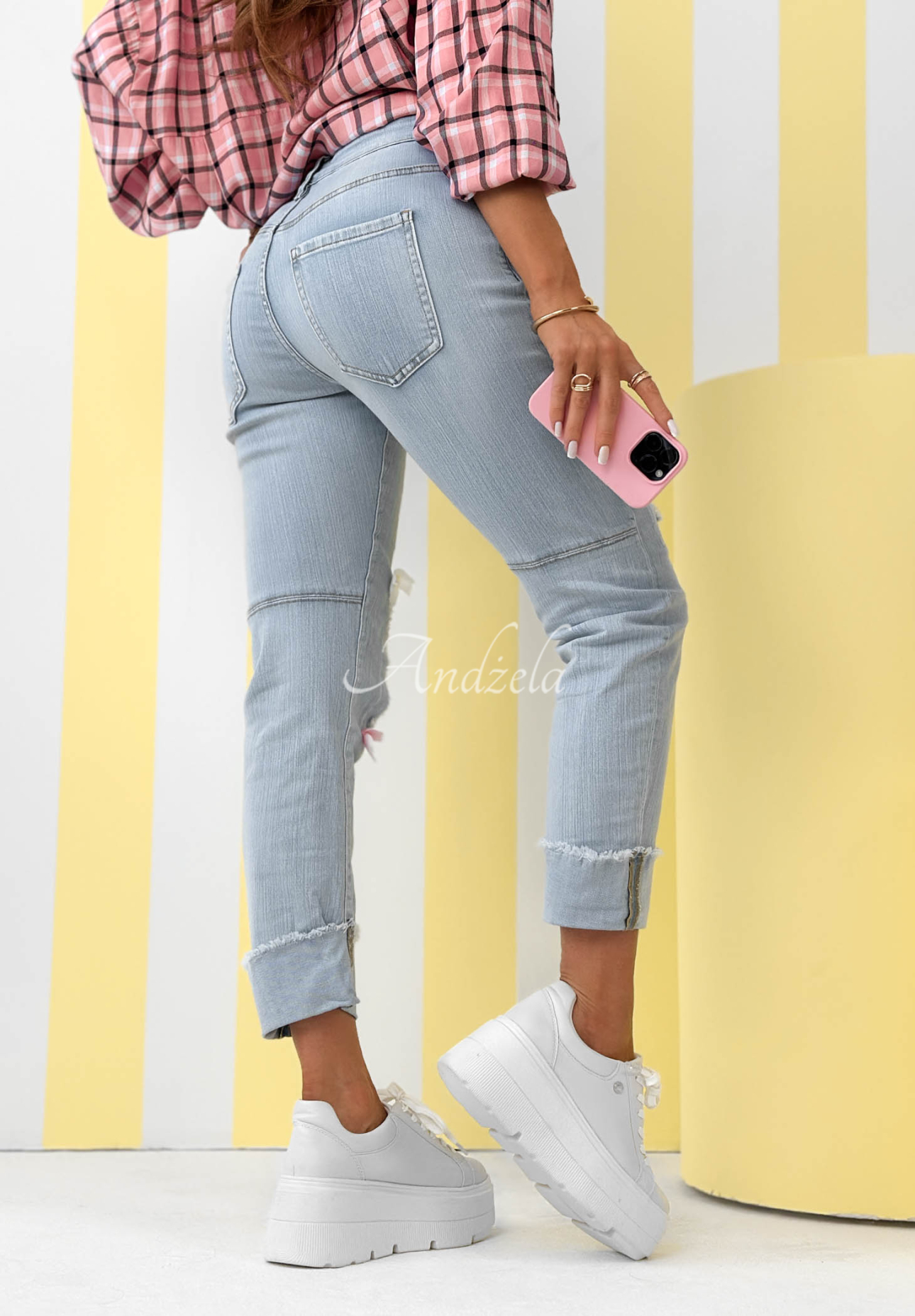 Spodnie jeansowe mom fit z kwiatami Sweet Little Flowers jasnoniebieskie