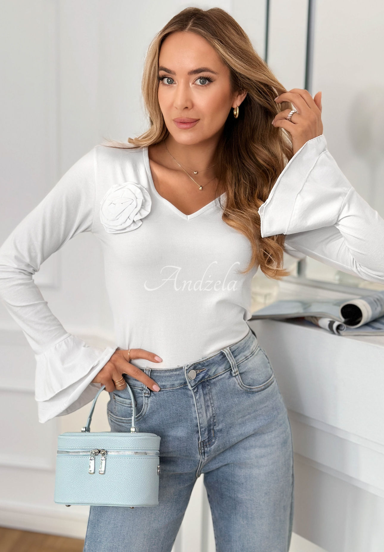 Bawełniana bluzka z różą i falbanką You Know Why biała