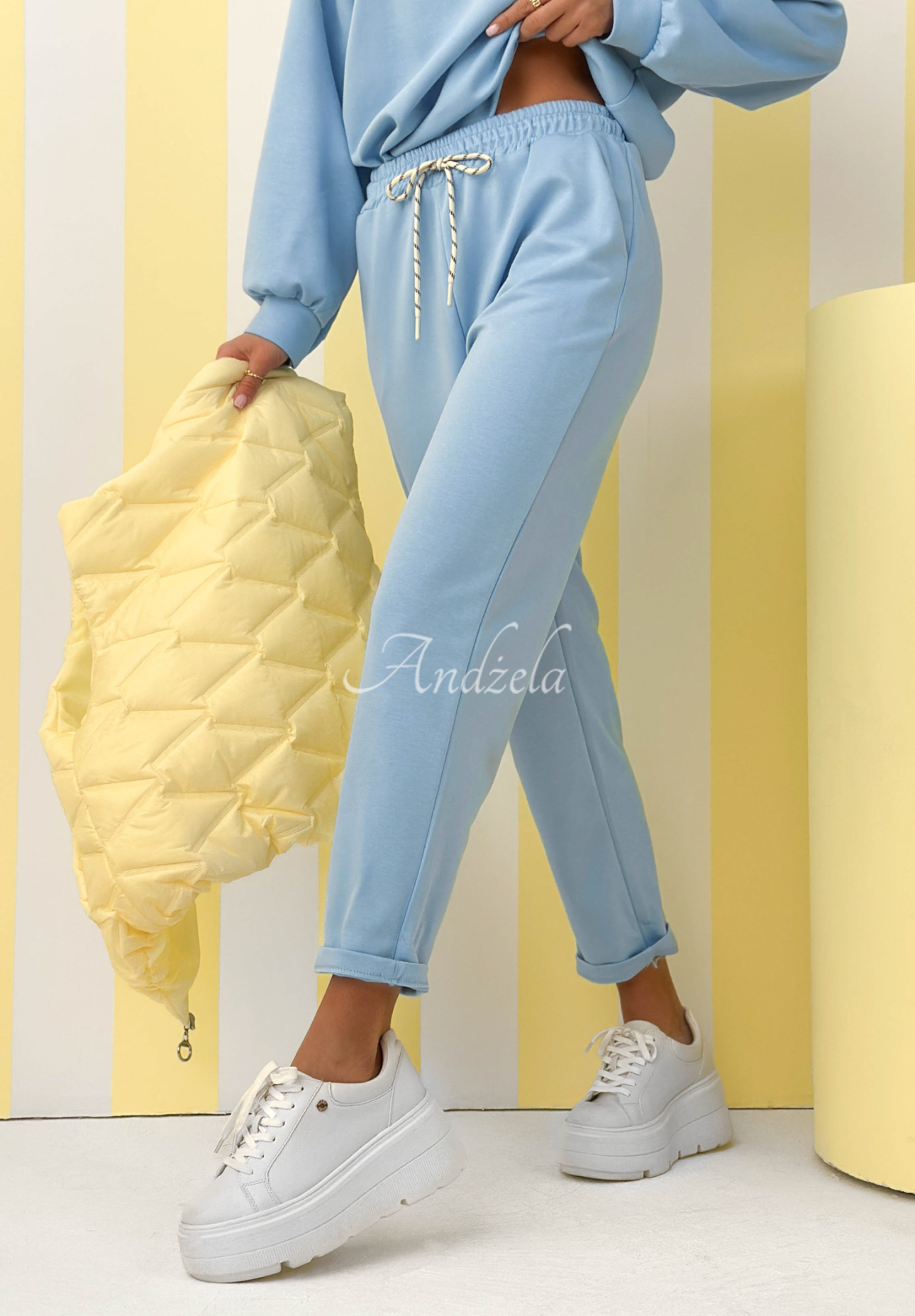 Wiskozowy komplet dresowy masełko bluza i spodnie Better Now niebieski