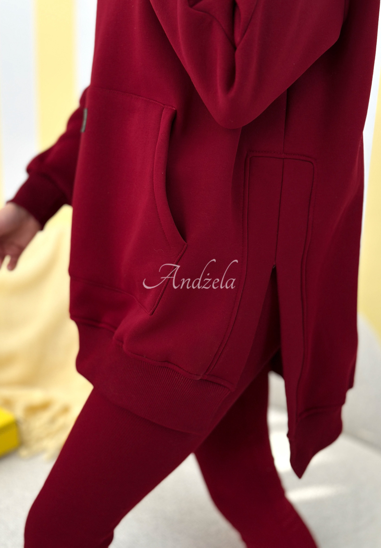 Bluza z kieszenią i kapturem Siempre burgundowa II