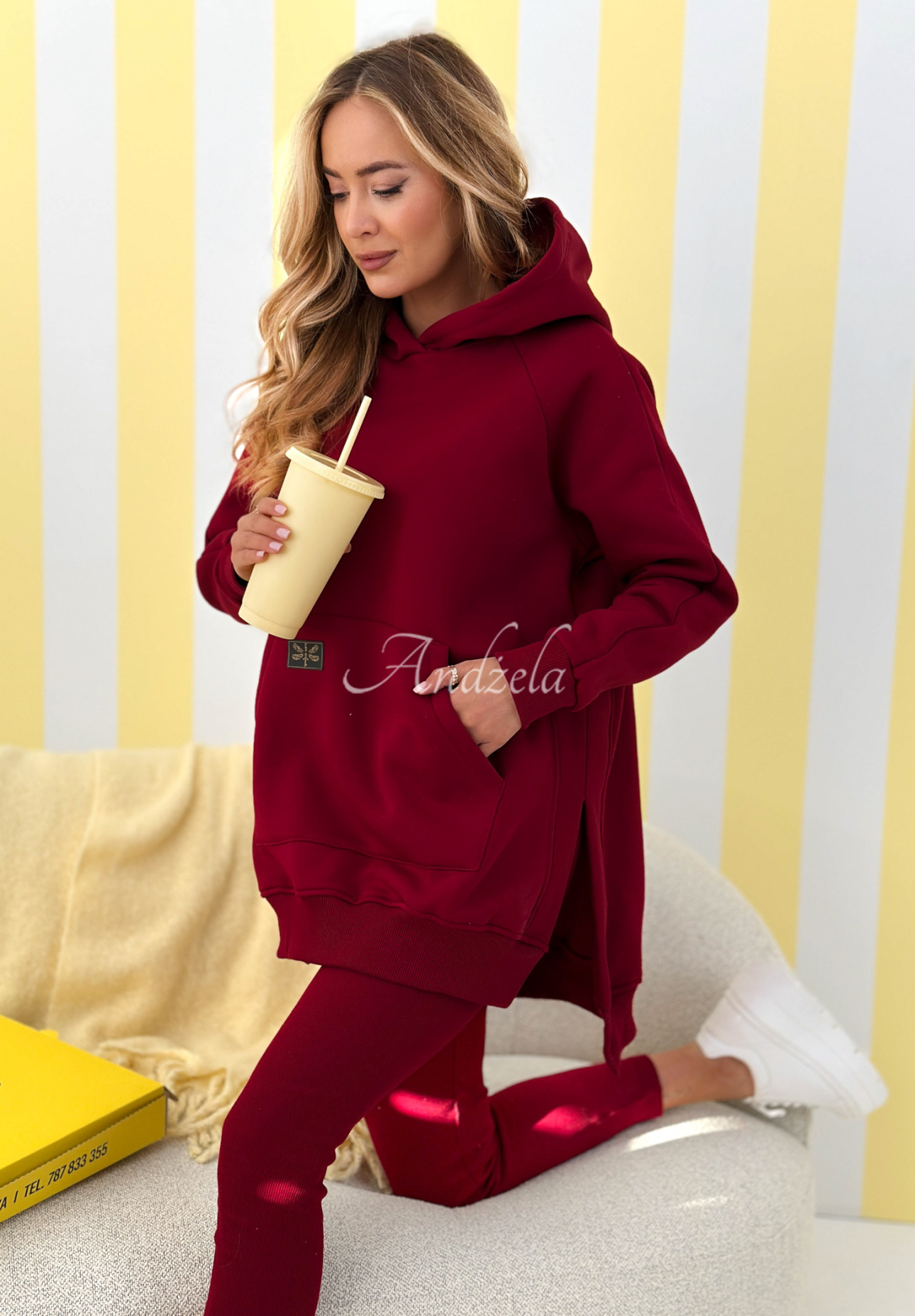 Bluza z kieszenią i kapturem Siempre burgundowa II