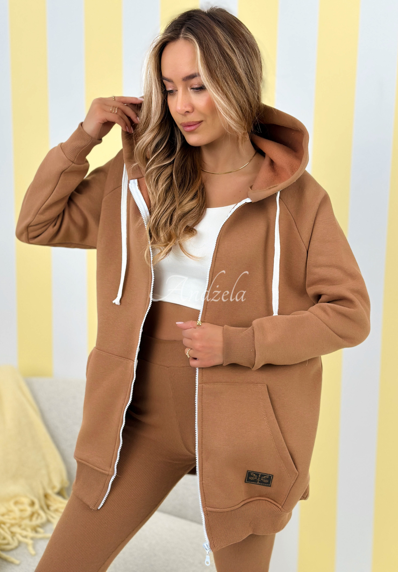 Siempre camel II zip-up hoodie