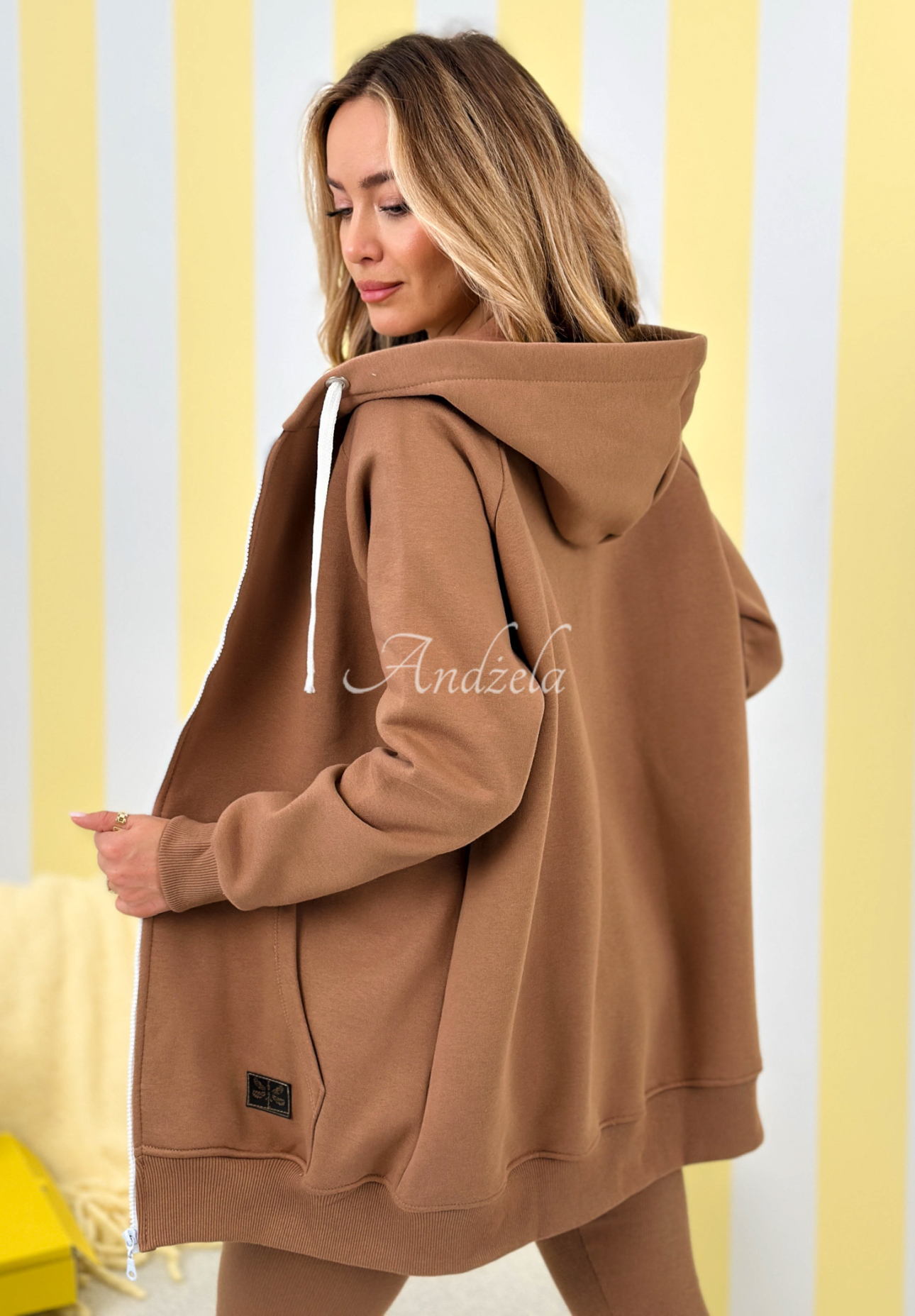 Rozpinana bluza z kapturem Siempre camelowa II