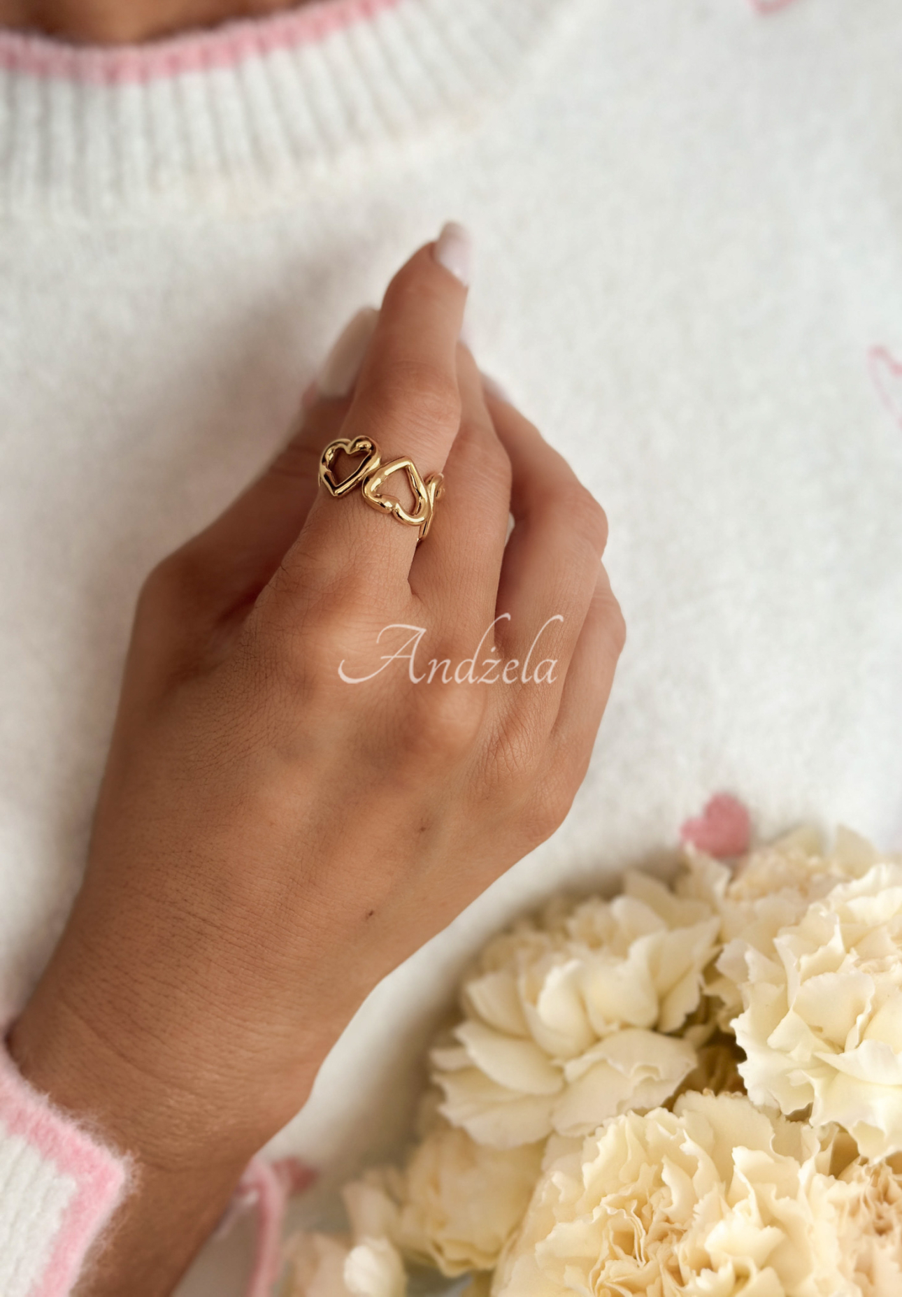 Adjustable ring with Silent Glow hearts, gold