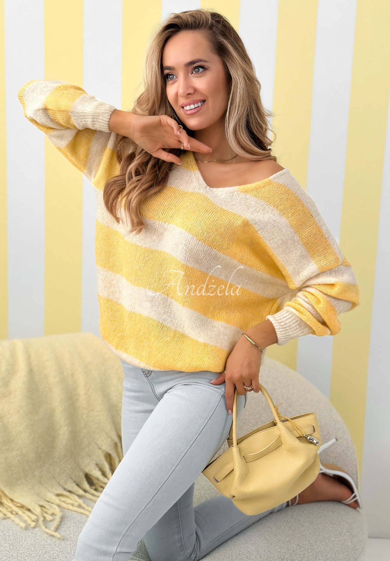 Sweter w paski z dekoltem Springtime Stripes beżowo-żółty