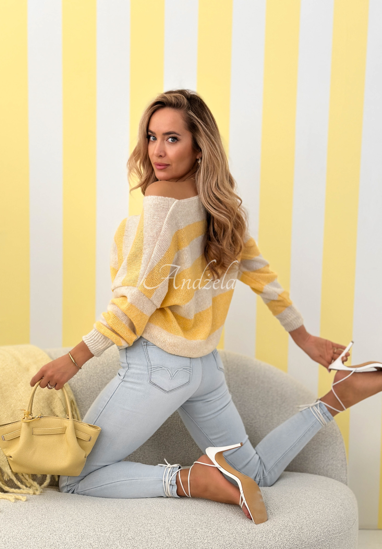 Sweter w paski z dekoltem Springtime Stripes beżowo-żółty